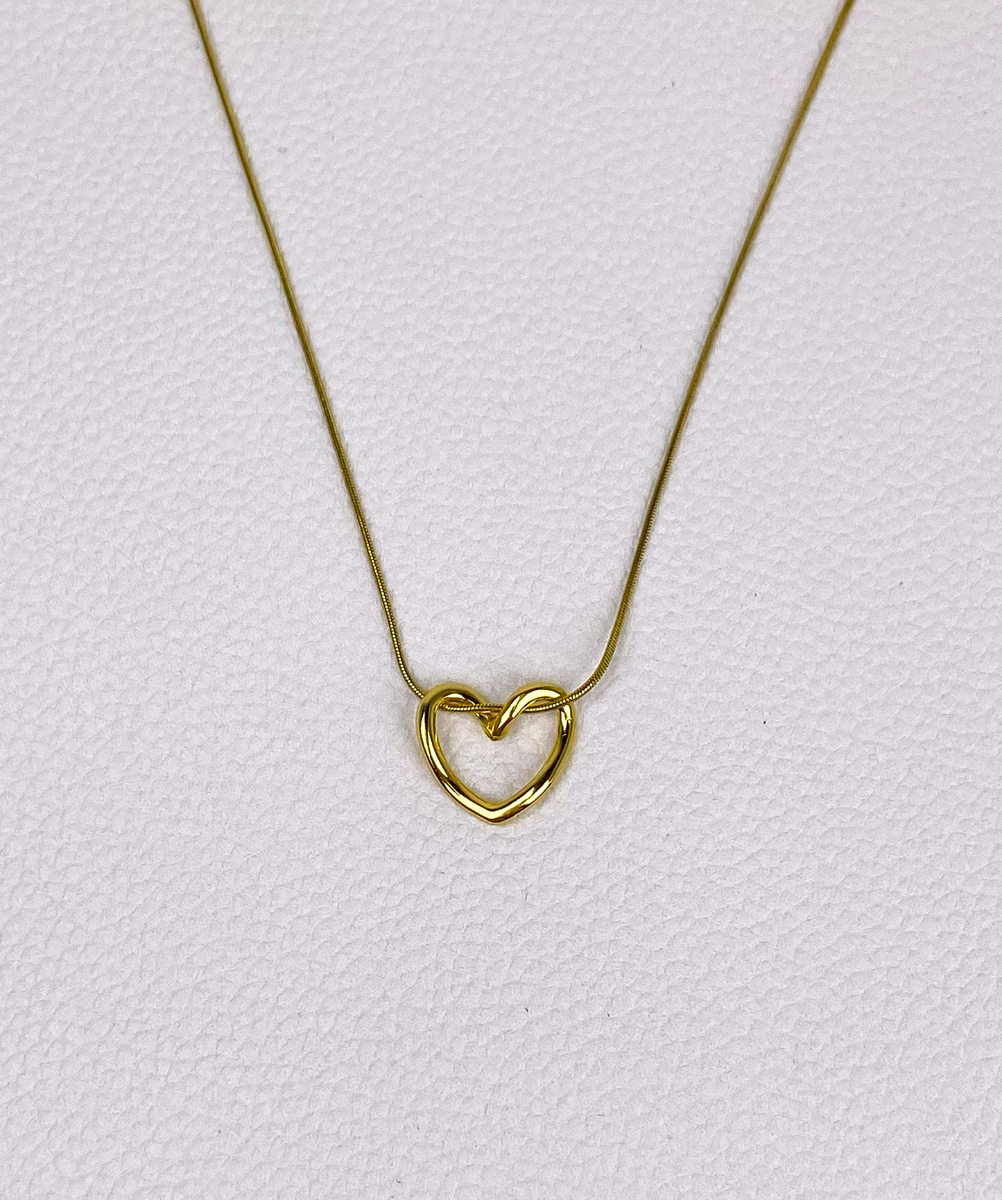 Basic heart necklace